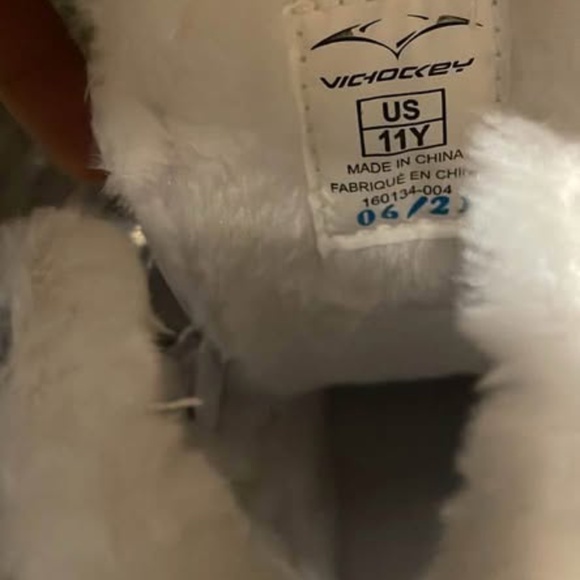 BRAND NEW girl youth vic dream white regular ice skates size 11Y - Picture 5 of 5